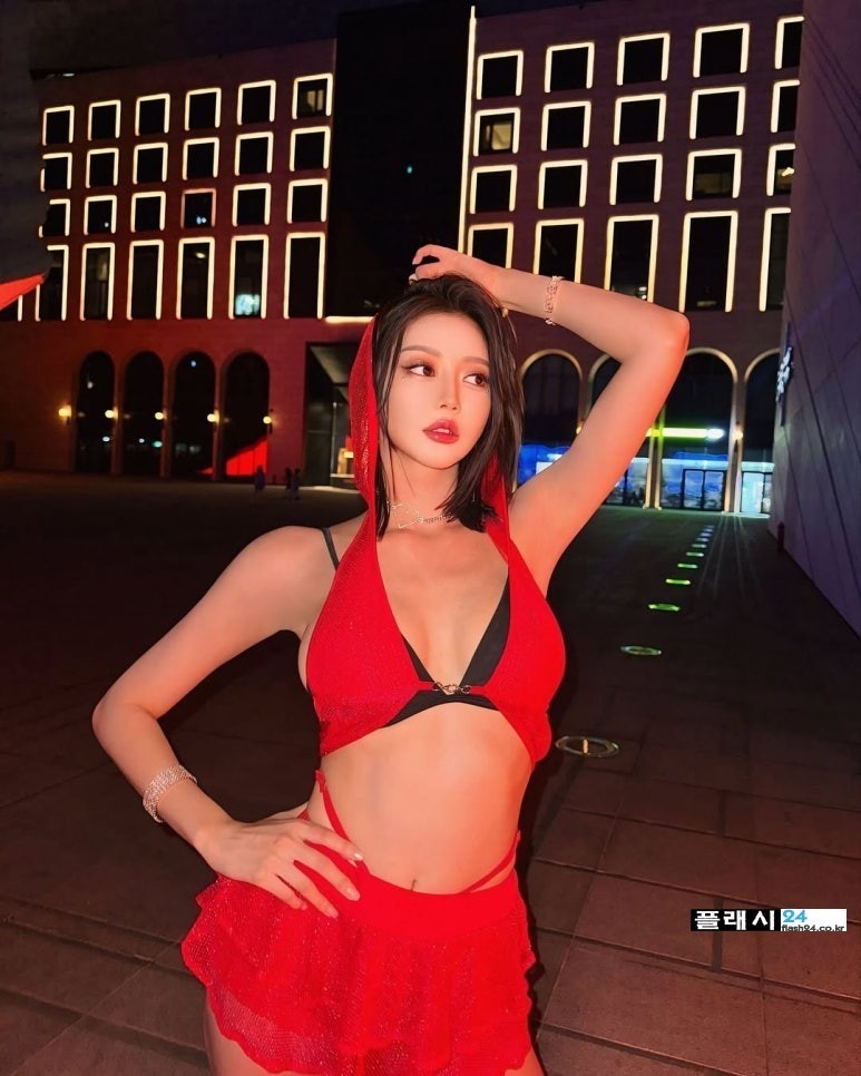 레이싱 모델 박하얀 남자를 환장하는 외출룩-2