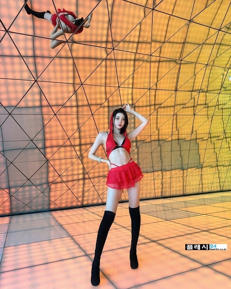 레이싱 모델 박하얀 남자를 환장하는 외출룩-6