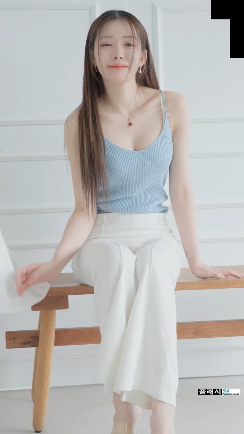 모델 벨라 귀여운 골지 슬림 티셔츠-2