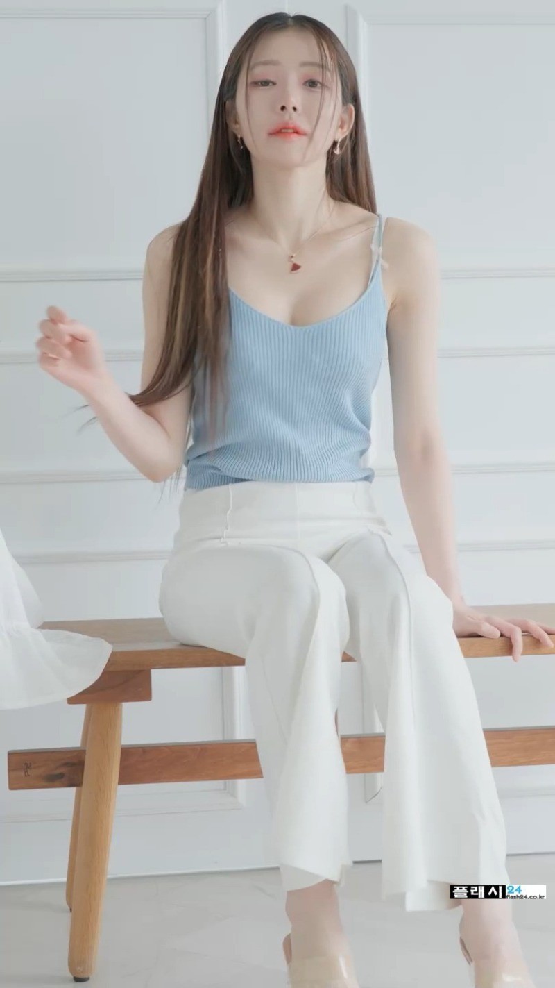 모델 벨라 귀여운 골지 슬림 티셔츠-3