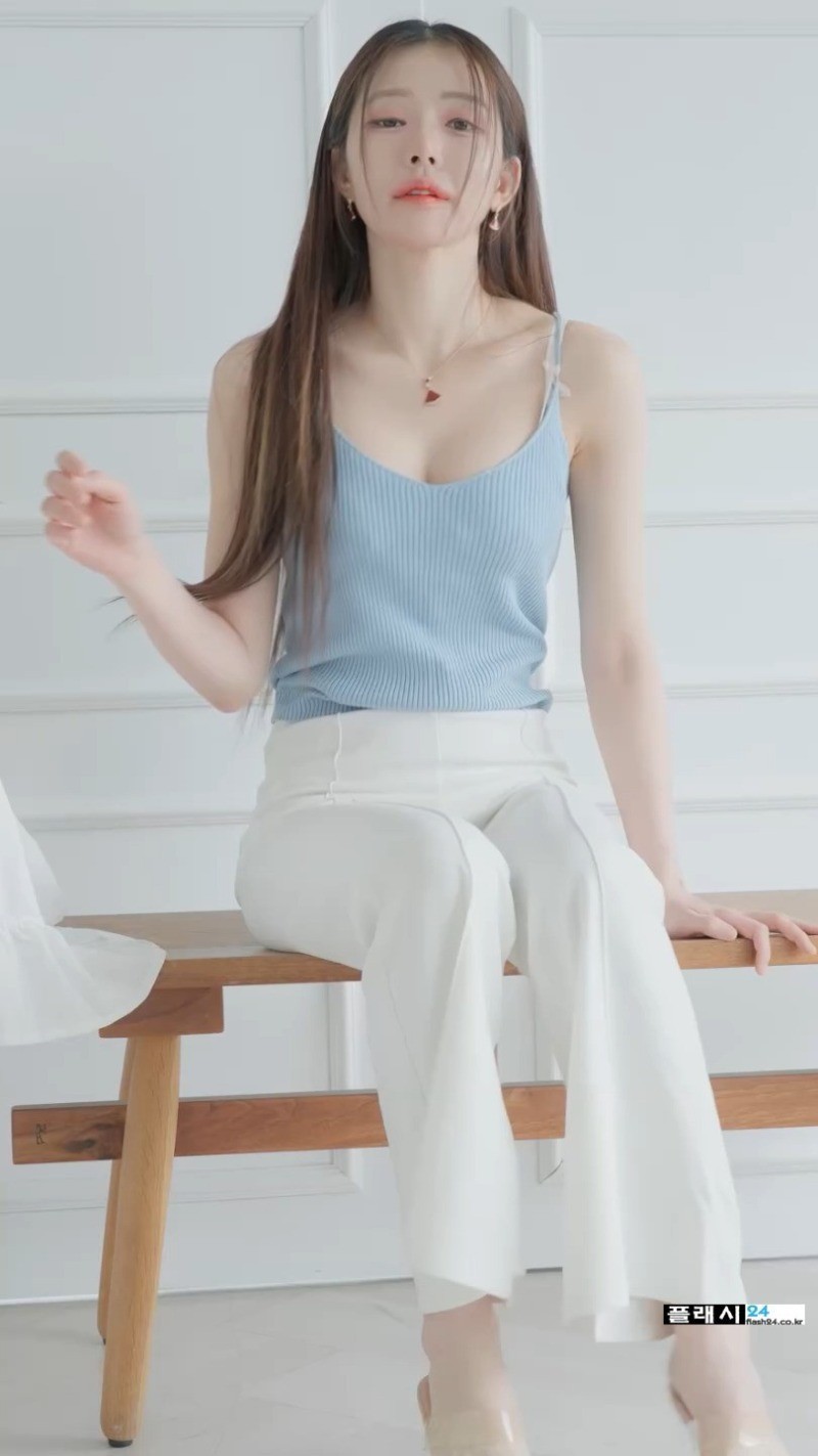 모델 벨라 귀여운 골지 슬림 티셔츠-4