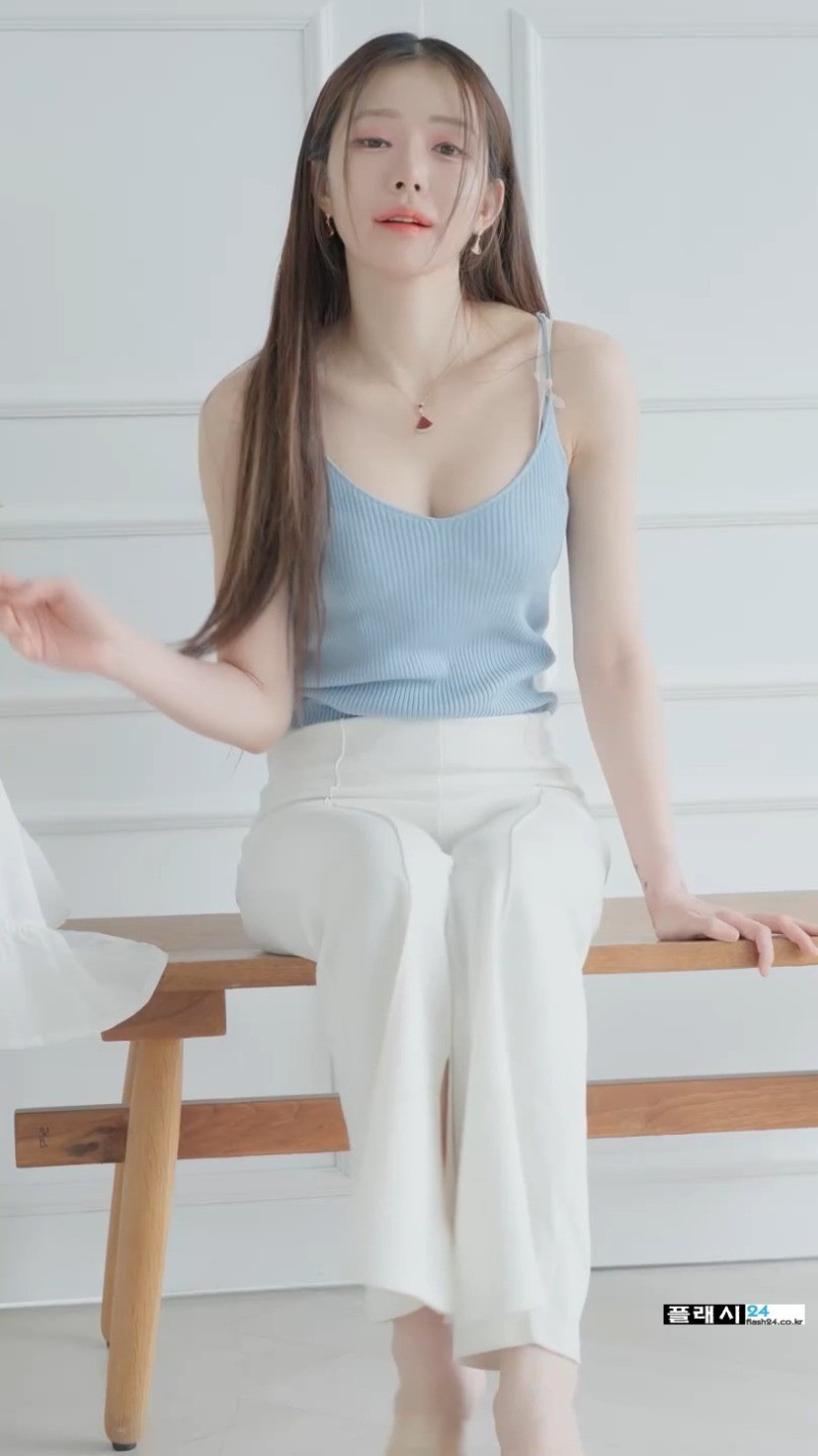 모델 벨라 귀여운 골지 슬림 티셔츠-5