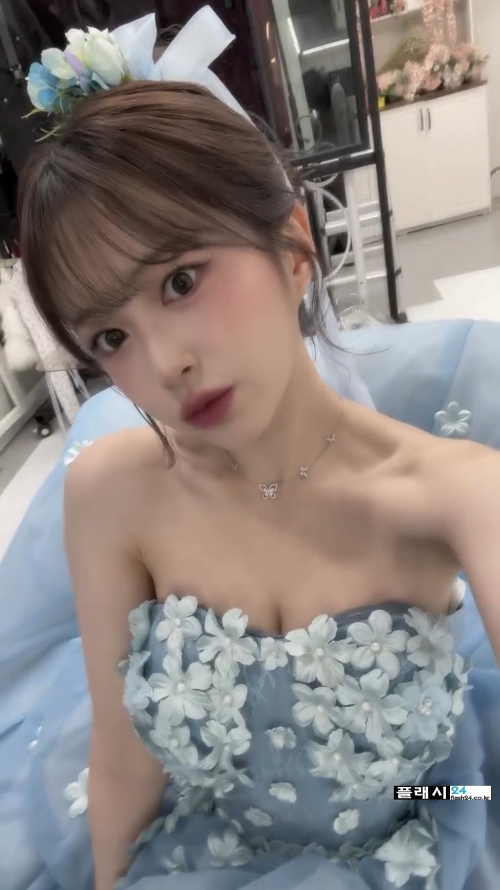 김빵귤 묵직한 파란 웨딩드레스-4
