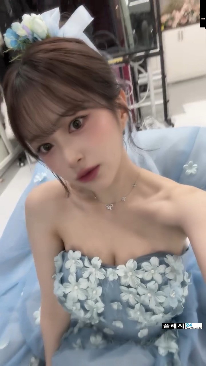 김빵귤 묵직한 파란 웨딩드레스-6