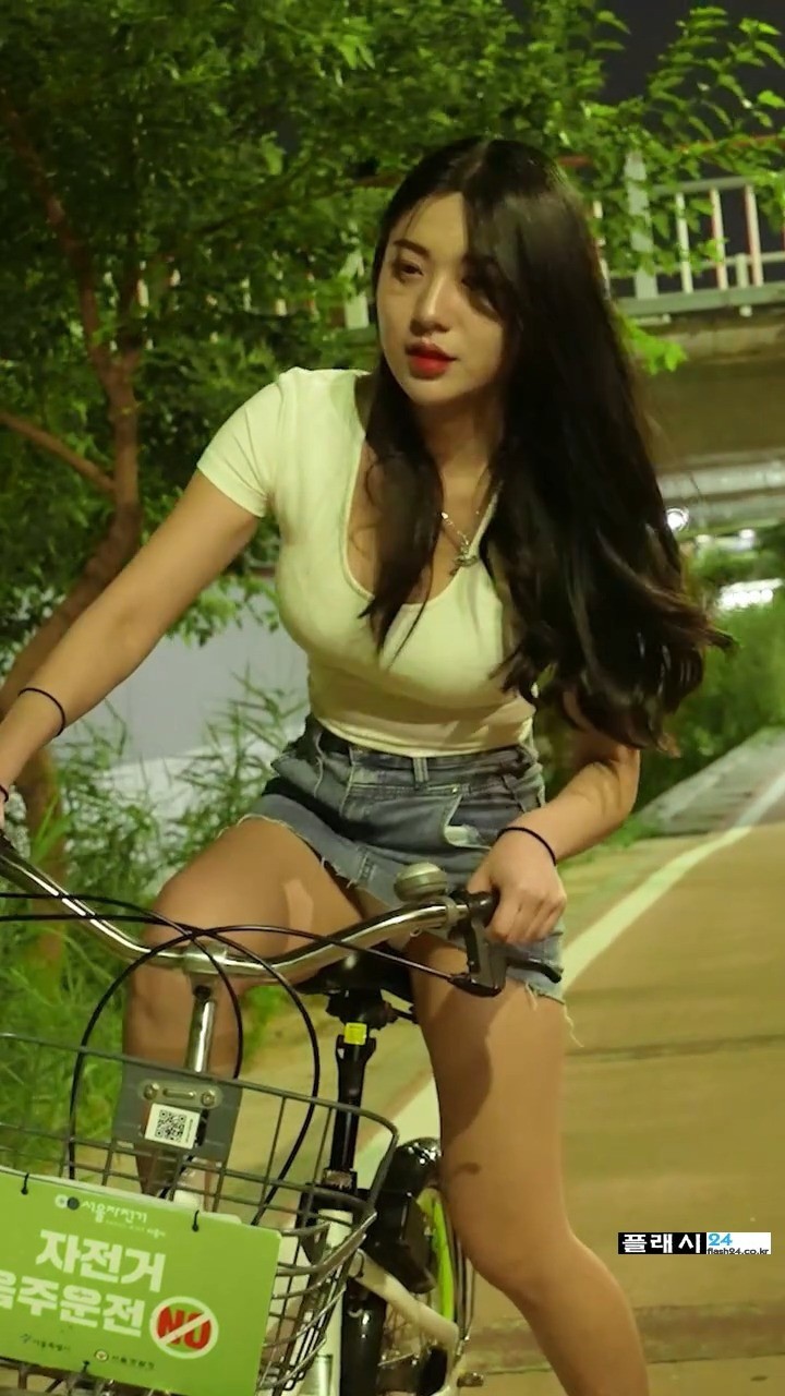 꼭 같이 타고 싶은 한강 따릉이 누나-6