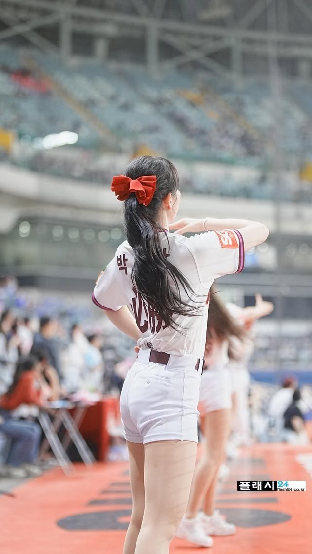 워터밤의 그녀 박지안 치어리더-4