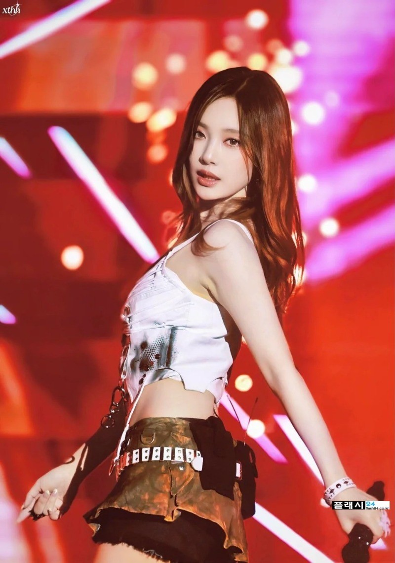 무대에서 섹기 뿜어내는 에스파 닝닝-5