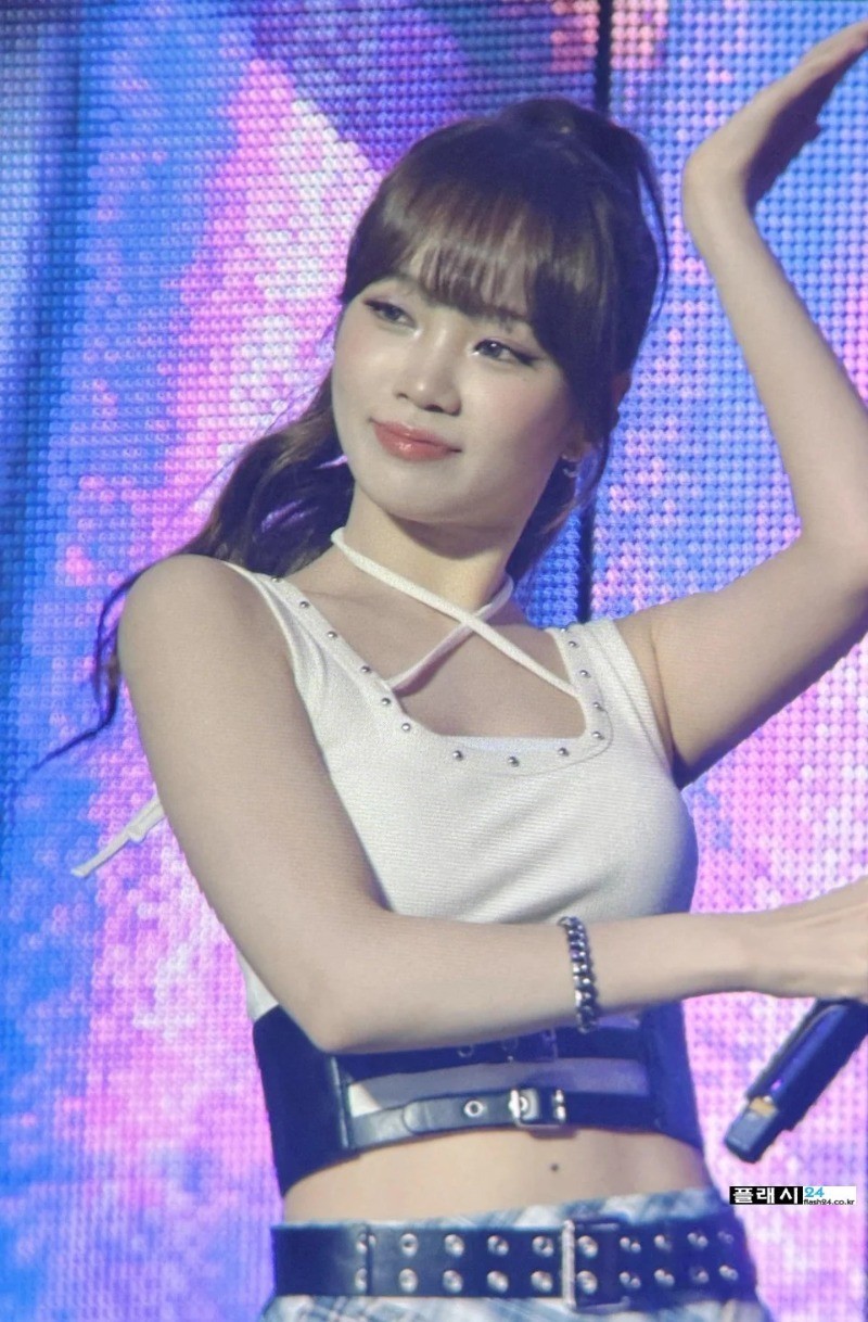 르세라핌 김채원 나시티 볼륨감-2