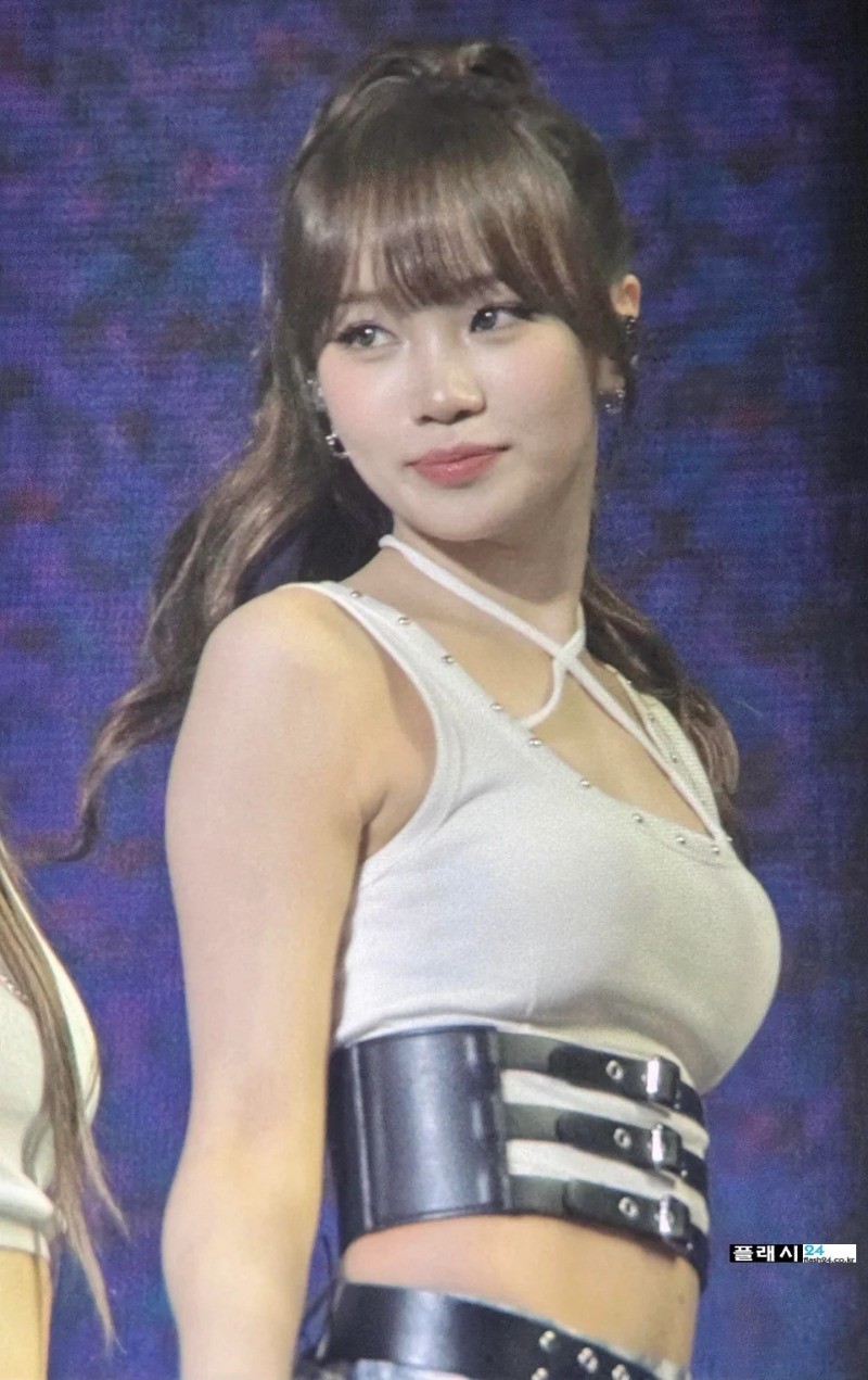 르세라핌 김채원 나시티 볼륨감-7