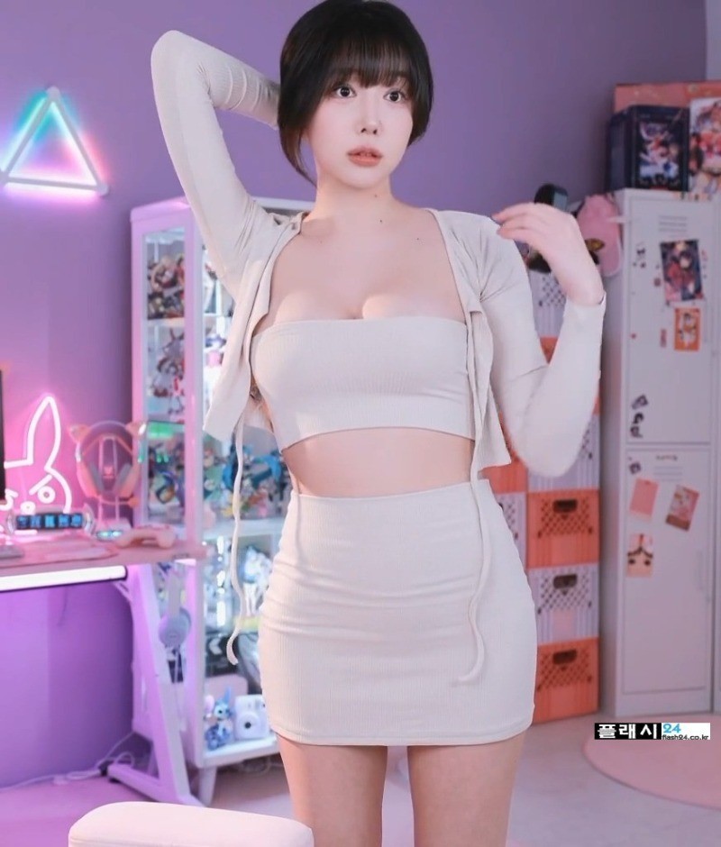 BJ 박하악 튜브탑 오피스룩-3
