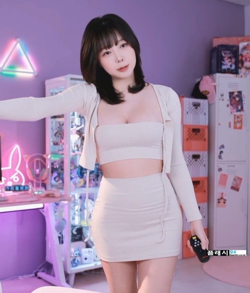 BJ 박하악 튜브탑 오피스룩-5