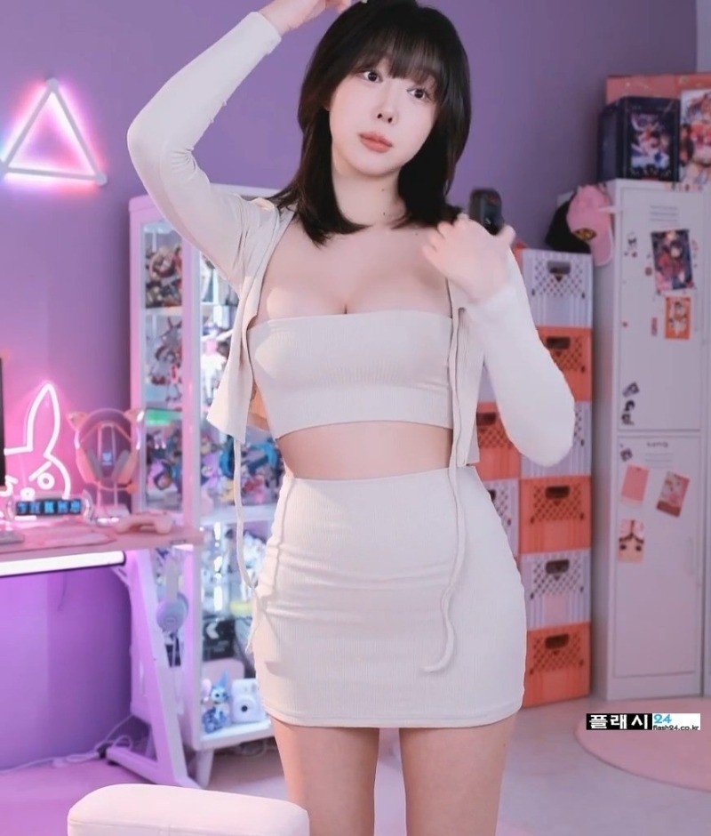 BJ 박하악 튜브탑 오피스룩-8