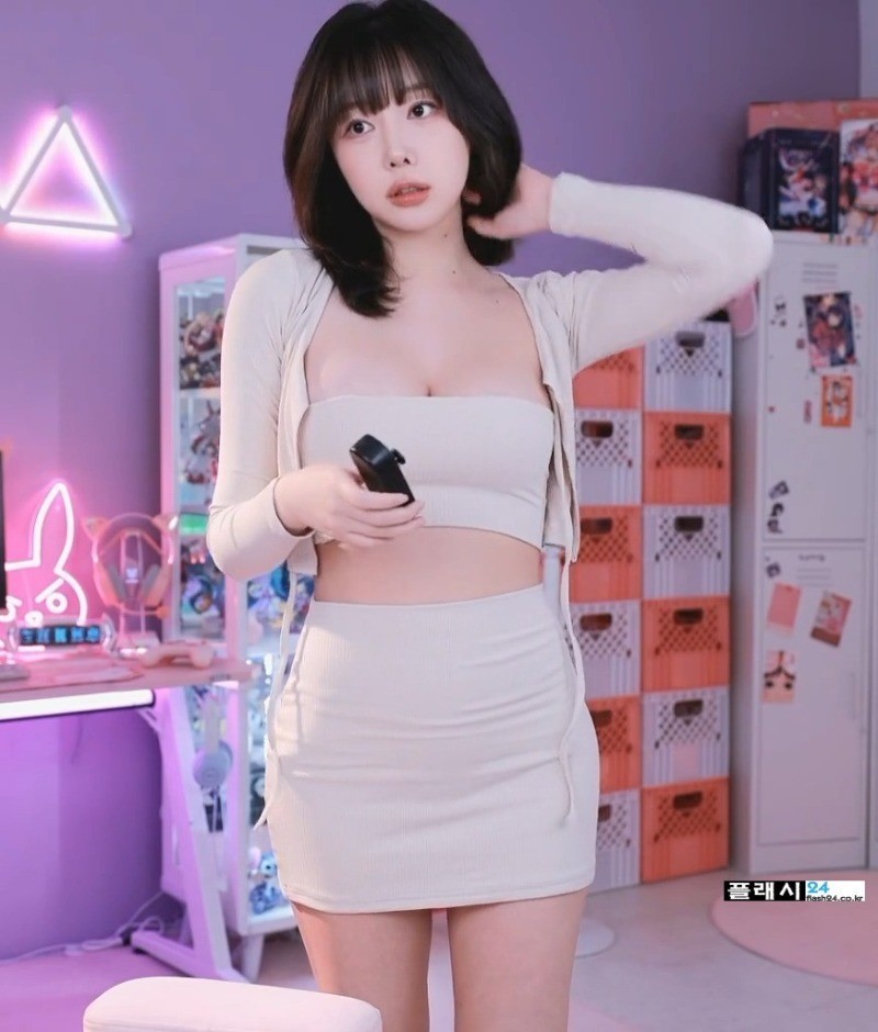 BJ 박하악 튜브탑 오피스룩-10