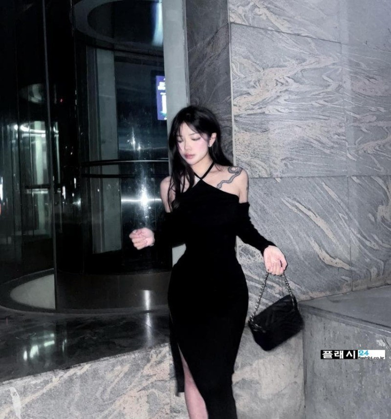타투 있어도 데이트 가능한 처자-15