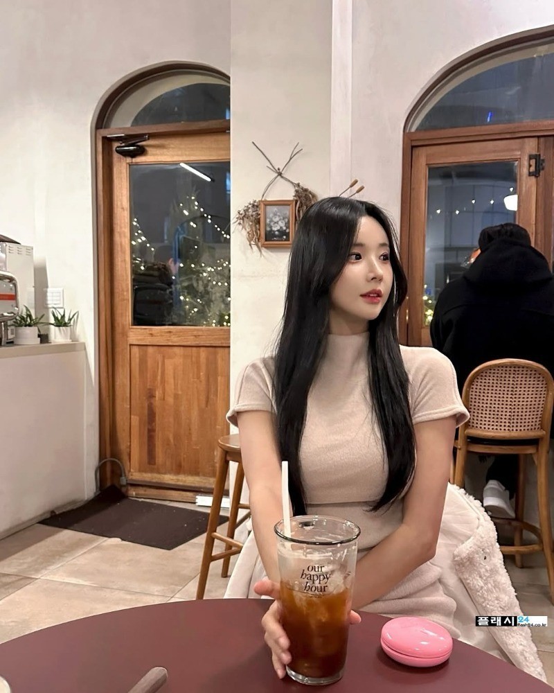 오하빈, 비치에서 빛나는 몸매