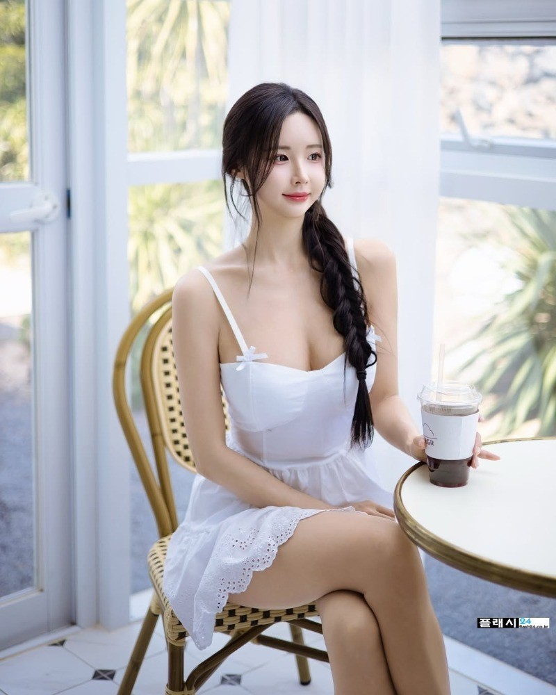 오하빈, 비치에서 빛나는 몸매-5
