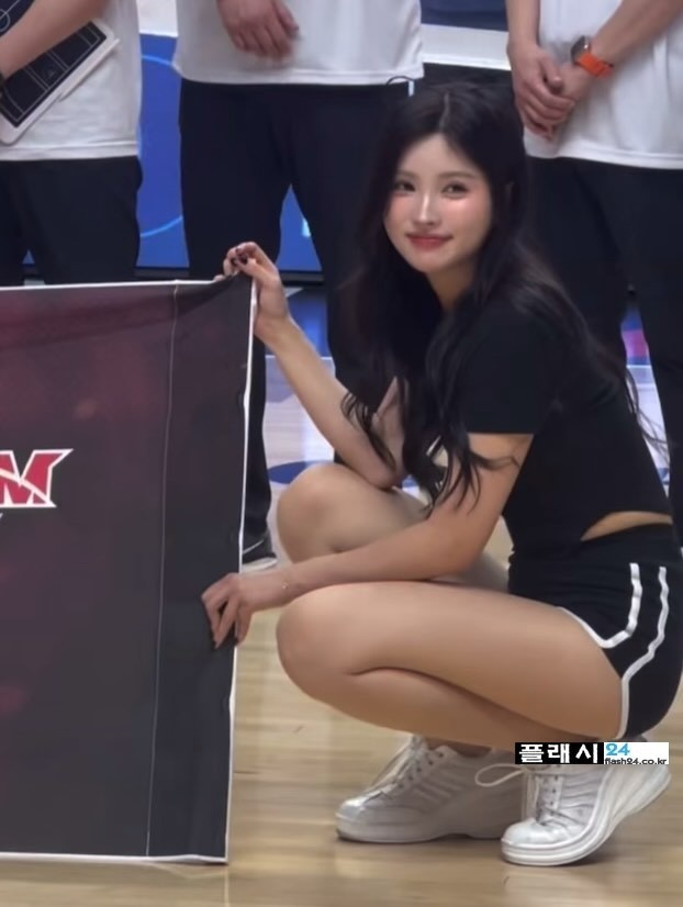아이돌 급 외모를 가졌다는 김정원 치어리더-2