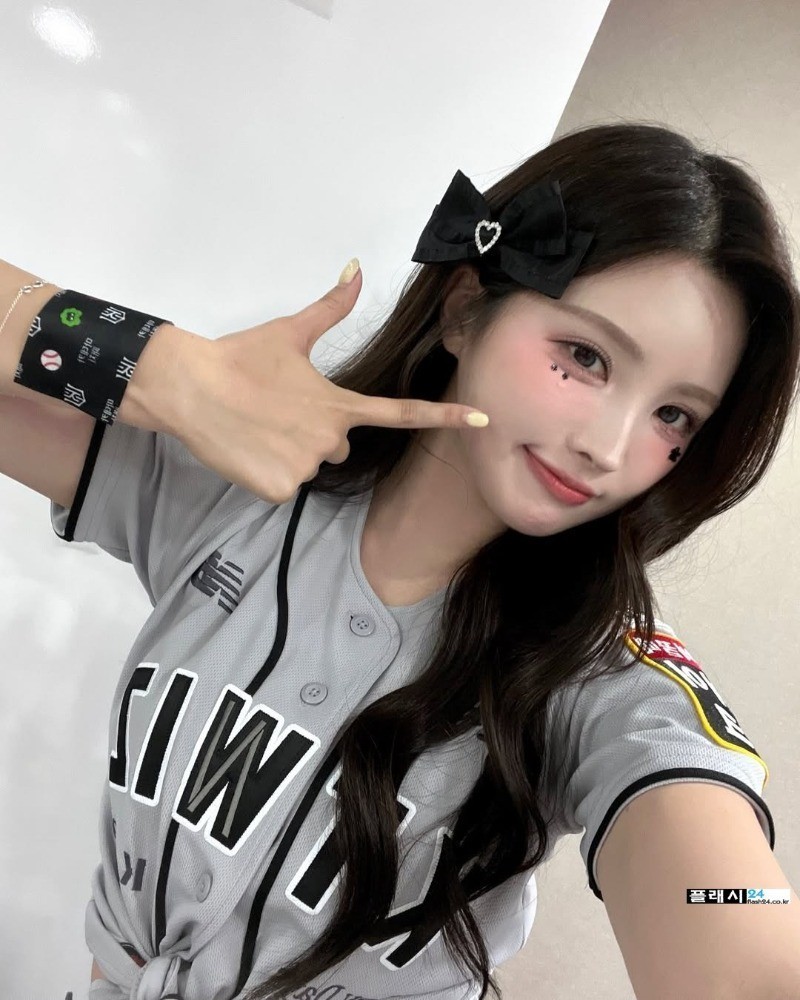 아이돌 급 외모를 가졌다는 김정원 치어리더-5