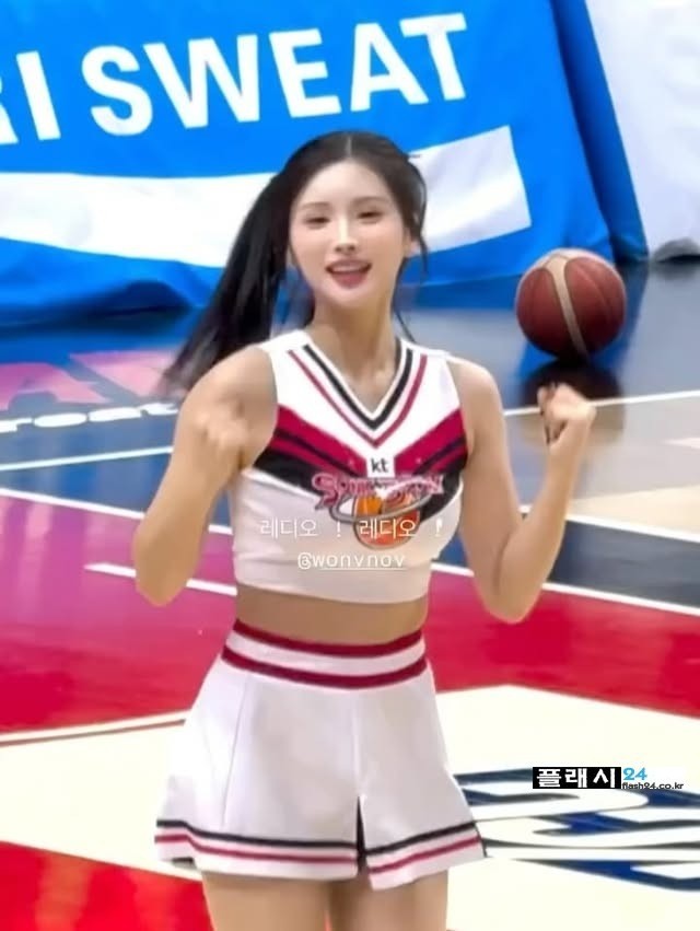 아이돌 급 외모를 가졌다는 김정원 치어리더-7