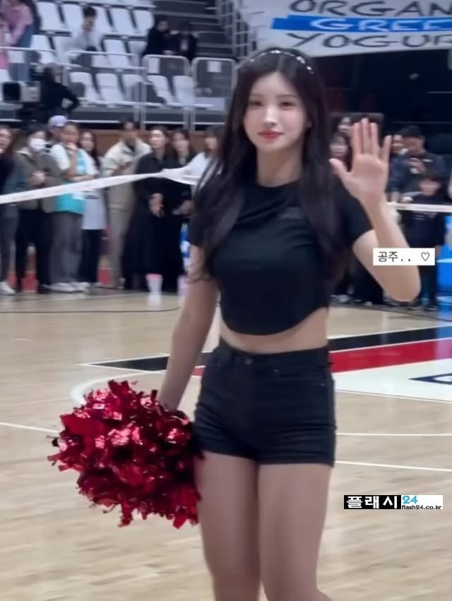 아이돌 급 외모를 가졌다는 김정원 치어리더-11
