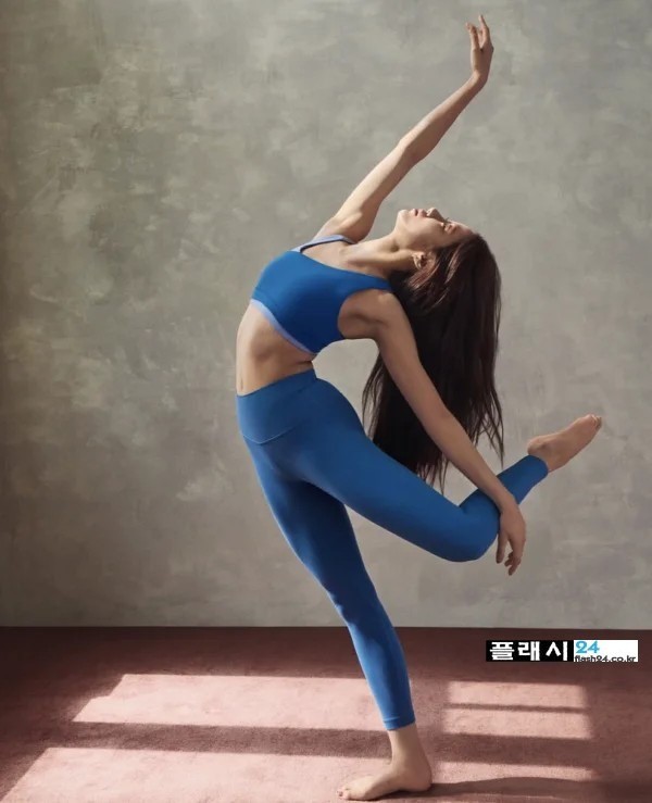 건강미 넘치는 레깅스 르세라핌 카즈하-8