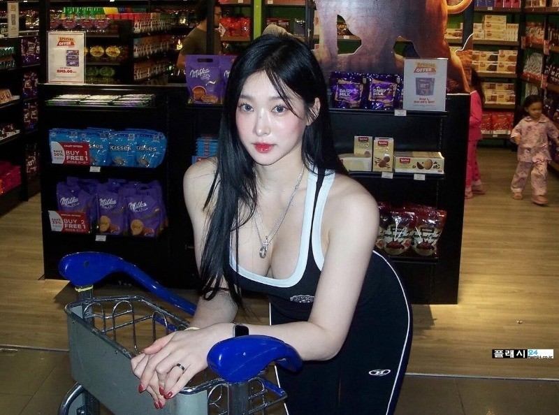 96년생 헬창 유부녀 누나 박다빈