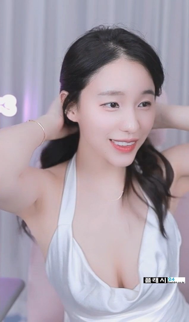 무아주는 BJ 미래 흰 실크 원피스-2