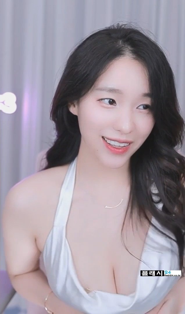 무아주는 BJ 미래 흰 실크 원피스-3