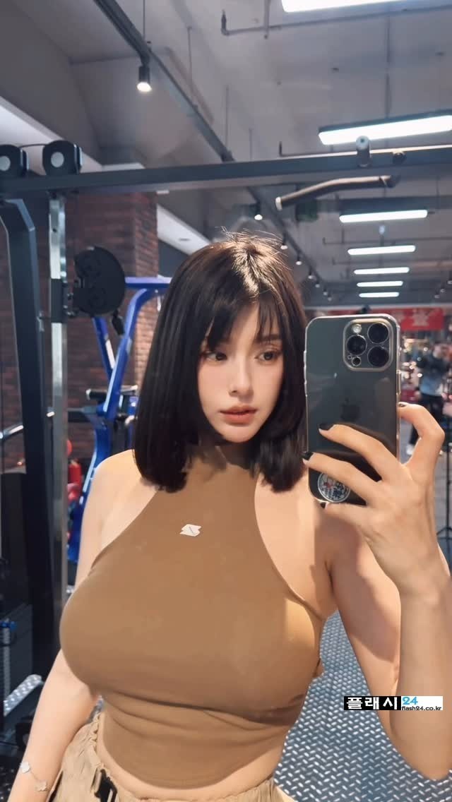 지퍼가 잘 안 올라간다는 운동하는 처자-8