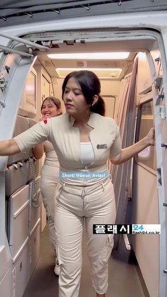 건강미 넘치는 스튜어디스 누나