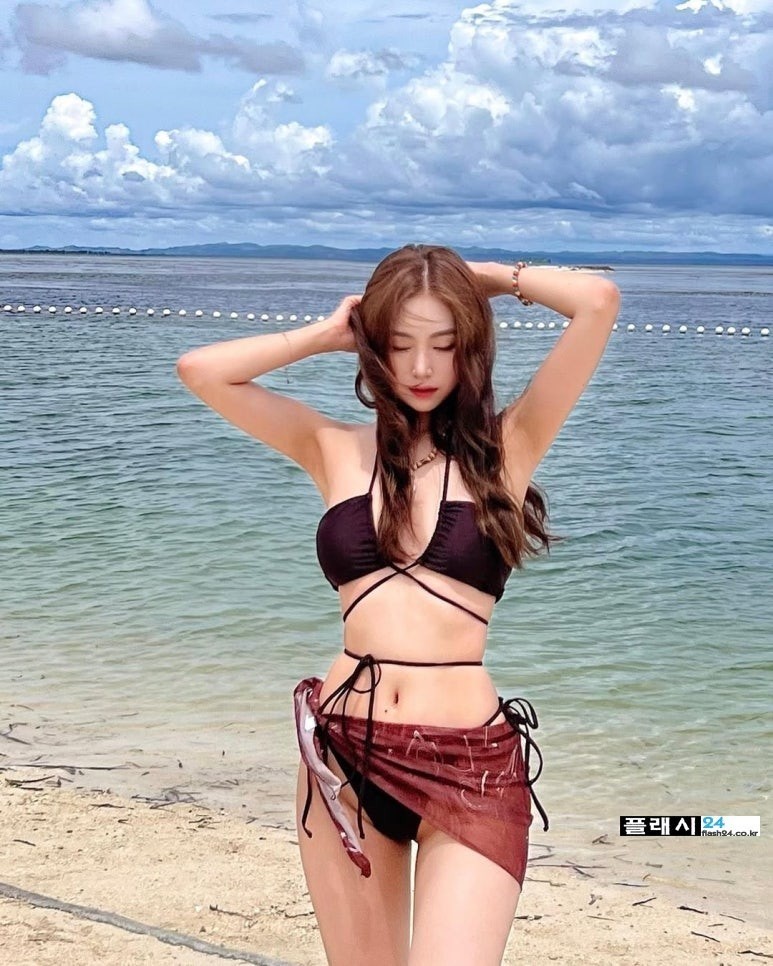 바다 위 신채은 몸매보소-2