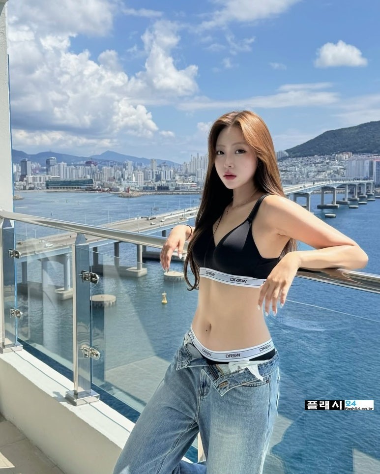바다 위 신채은 몸매보소-3