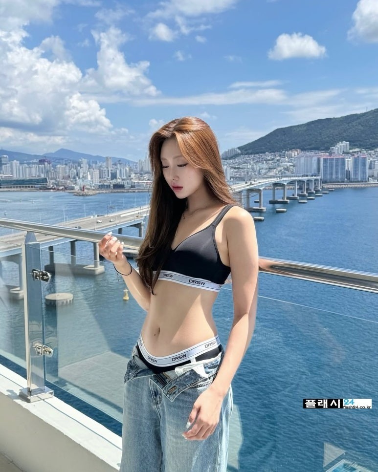 바다 위 신채은 몸매보소-5