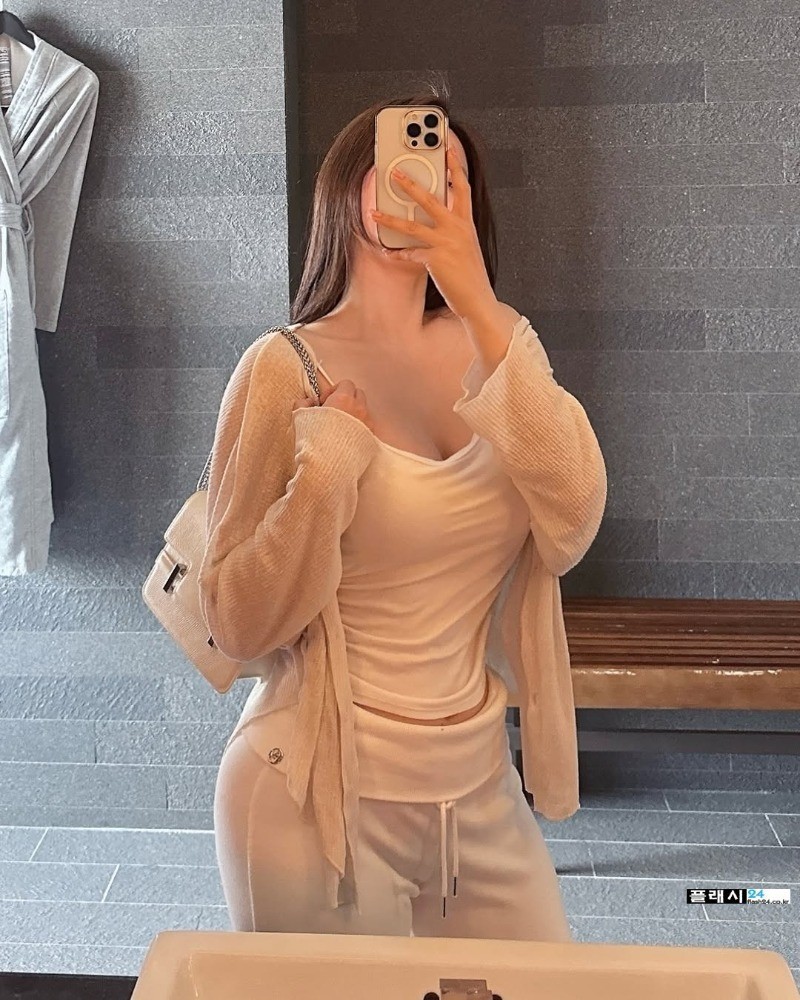 필라테스 원장님의 정제된 감성과 탄탄한 몸매-12