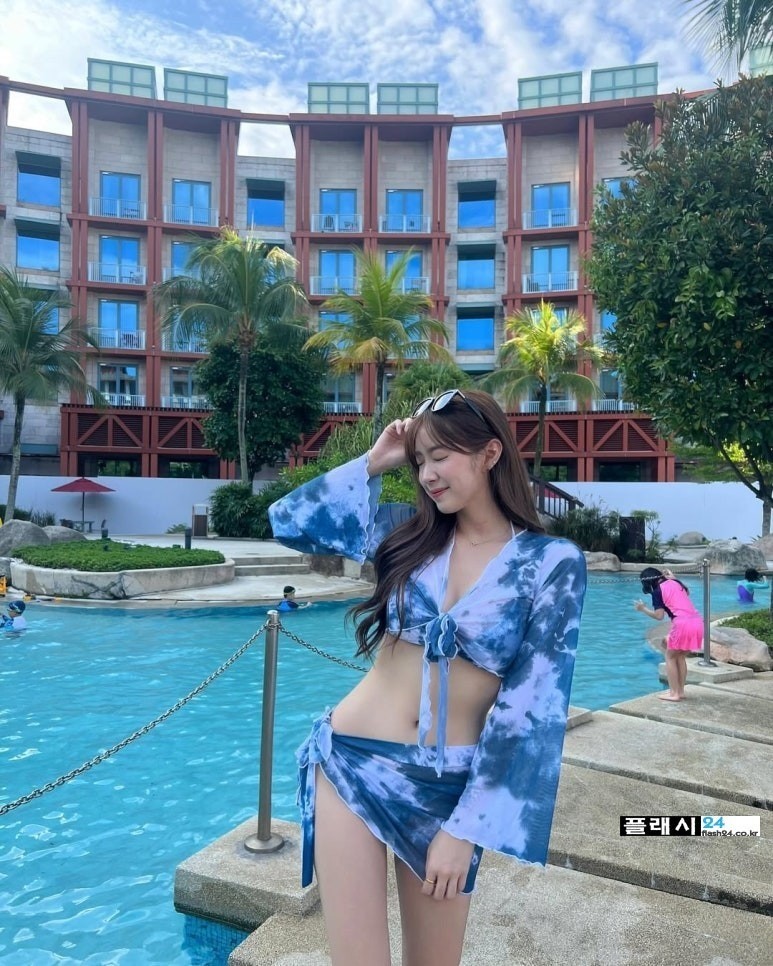 치어리더 안지현 미끈한 수영복-3