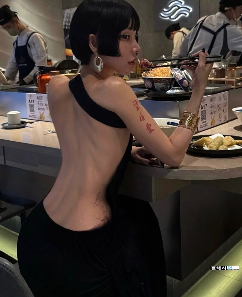 거부할수없는 여자친구 뒤모습-4