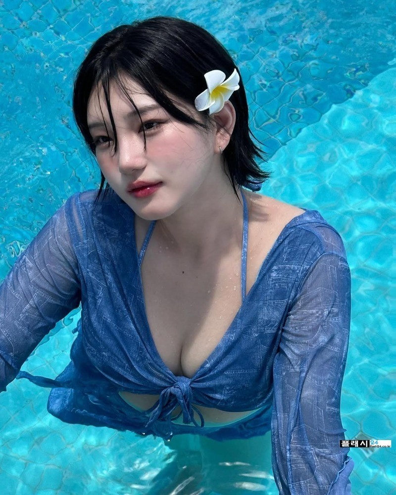 플러스 사이즈 모델 유진 수영복-3
