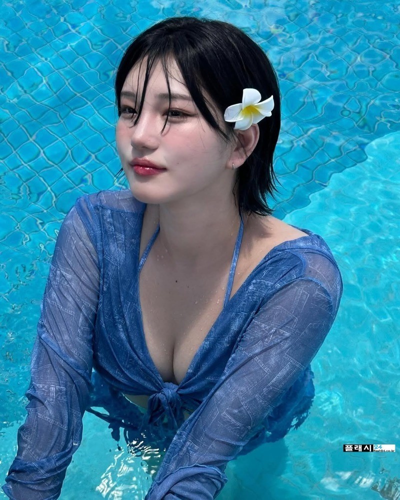 플러스 사이즈 모델 유진 수영복-5