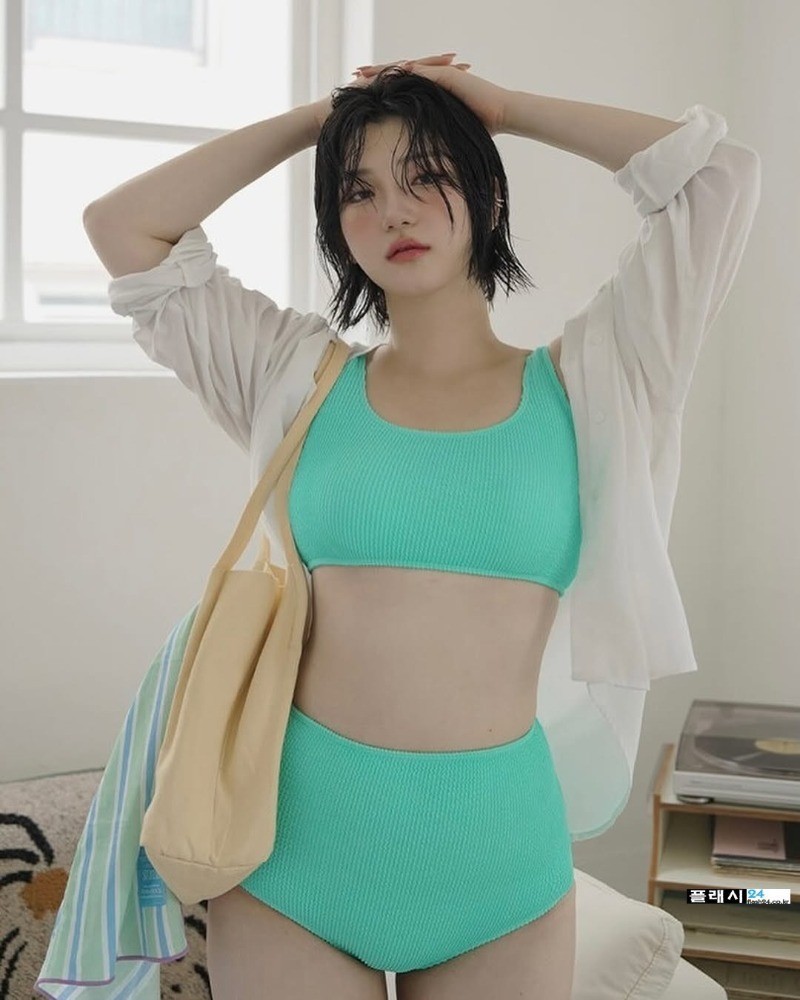플러스 사이즈 모델 유진 수영복-9