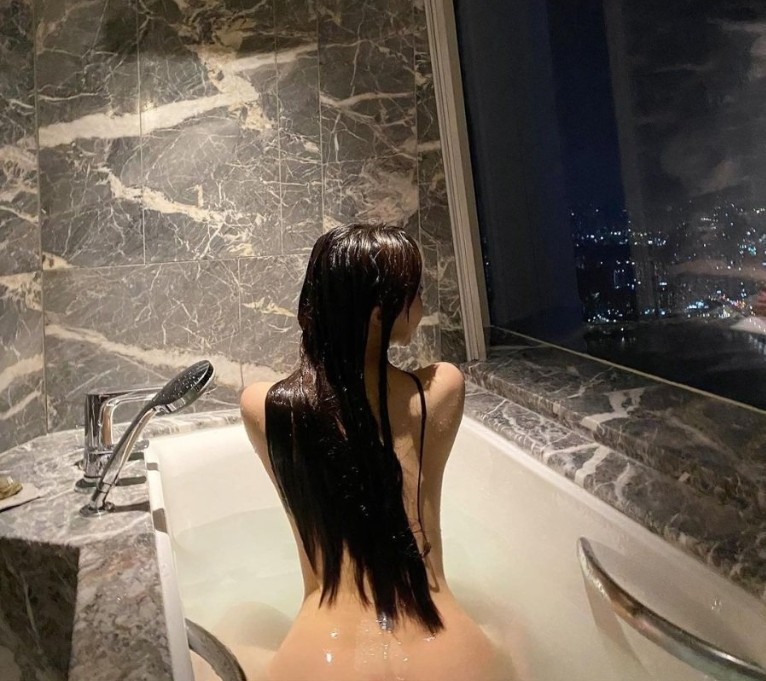 야한사진 잔뜩 올리는 인플루언서 ㄷㄷ-3
