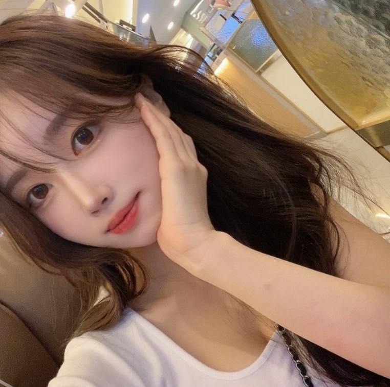후방) 야한사진 잔뜩 올리는 인플루언서