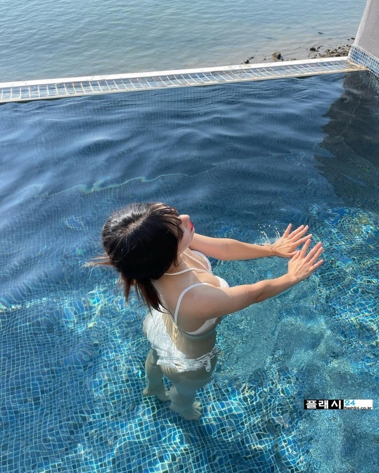 치어리더 조다정 호텔 수영장-2