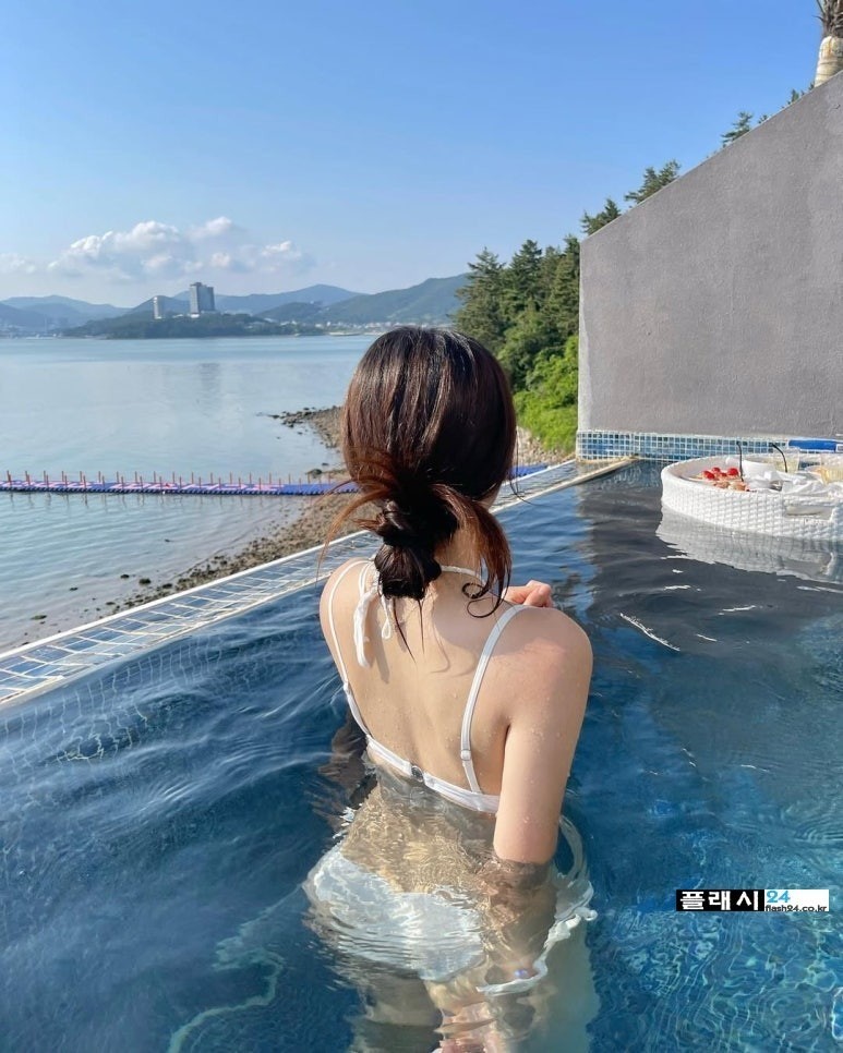 치어리더 조다정 호텔 수영장-3