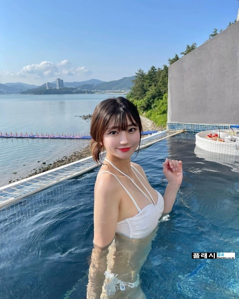 치어리더 조다정 호텔 수영장-4