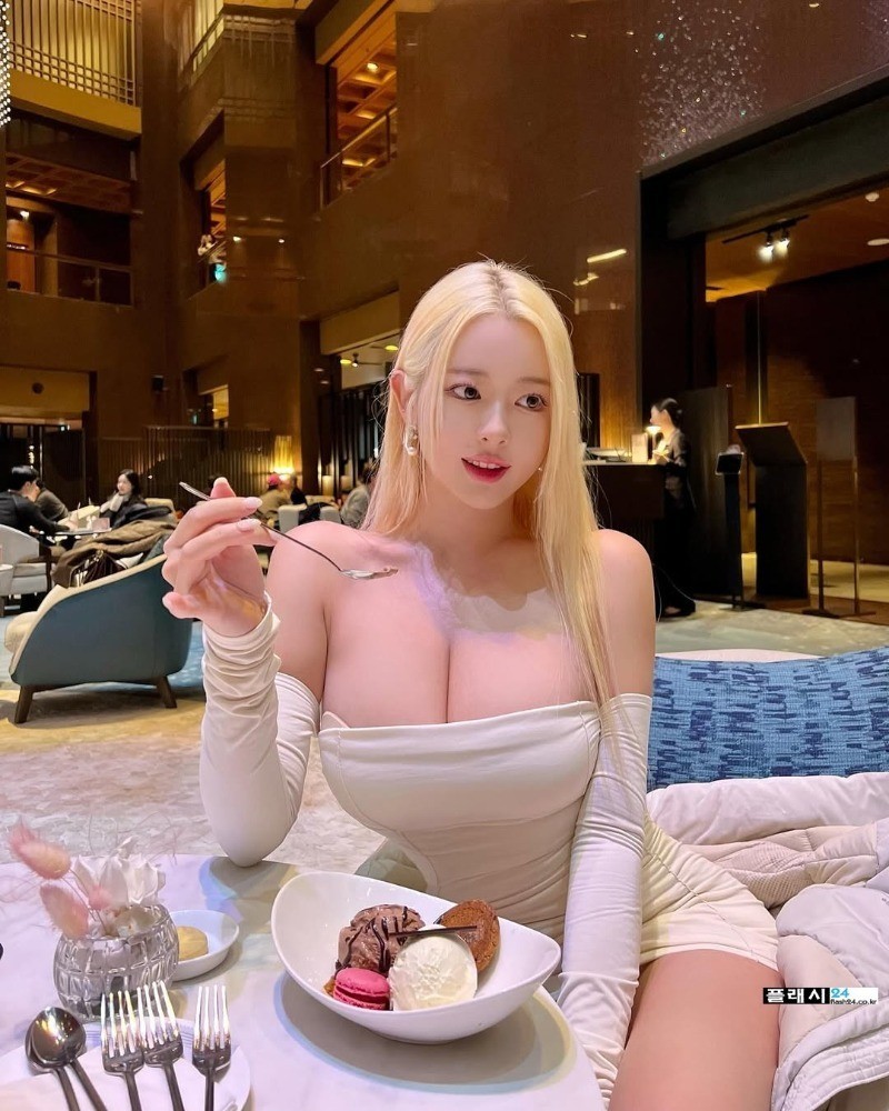 몸매에 자신감있는 인플루언서-19