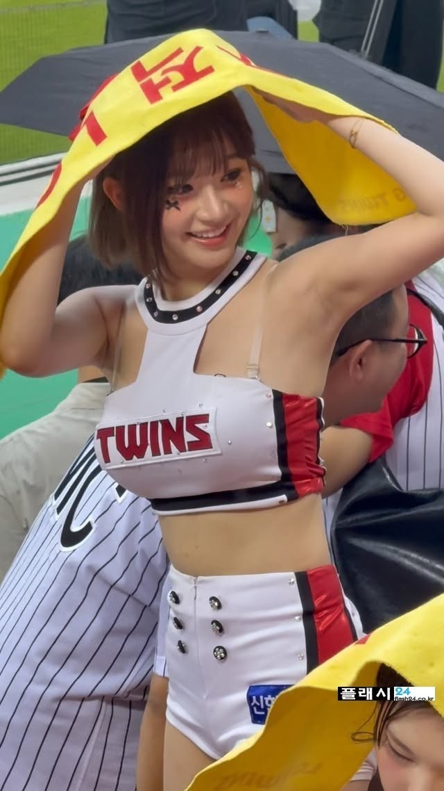 단발로 변신한 이주은 치어리더-3