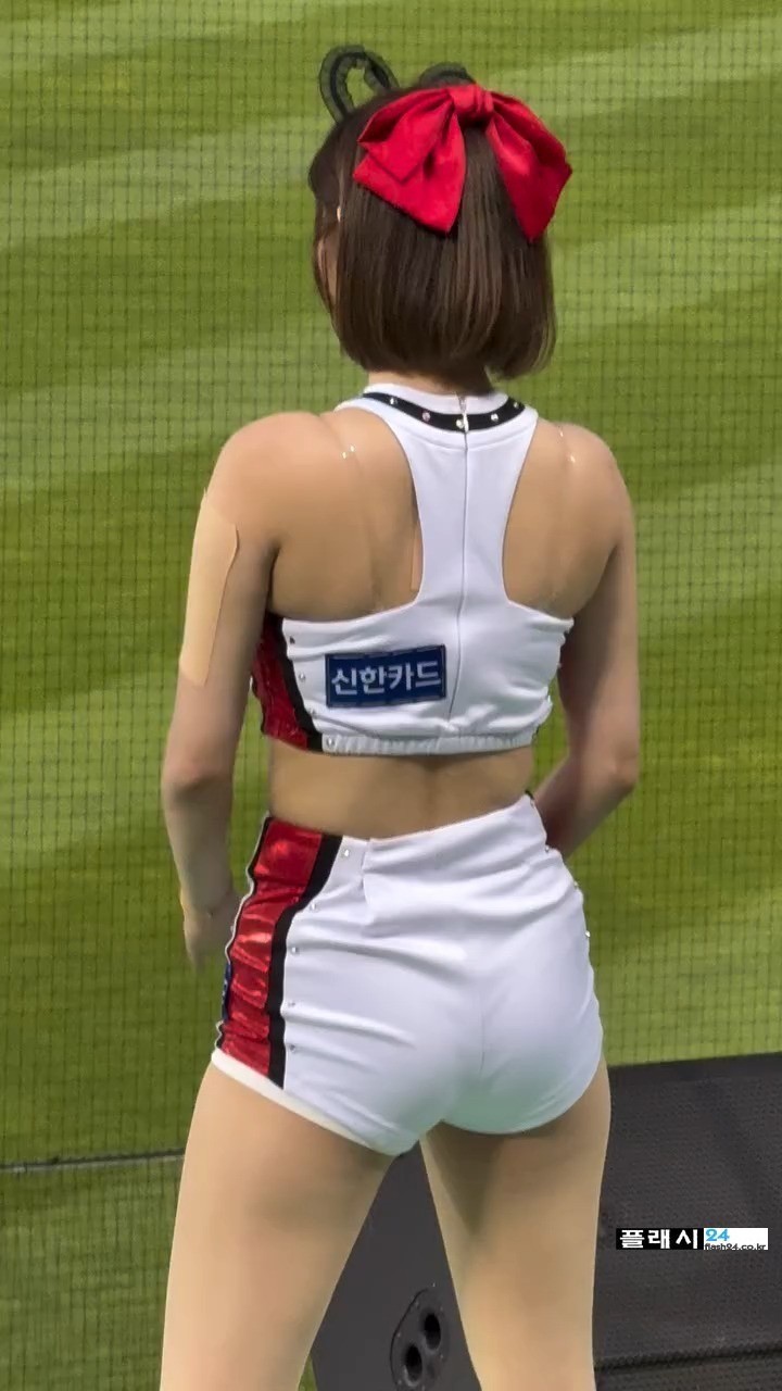 단발로 변신한 이주은 치어리더-6