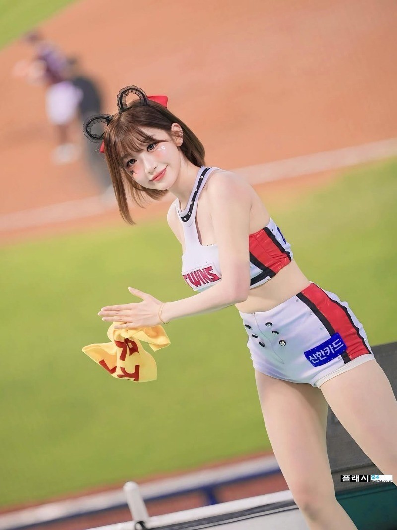 단발로 변신한 이주은 치어리더-11