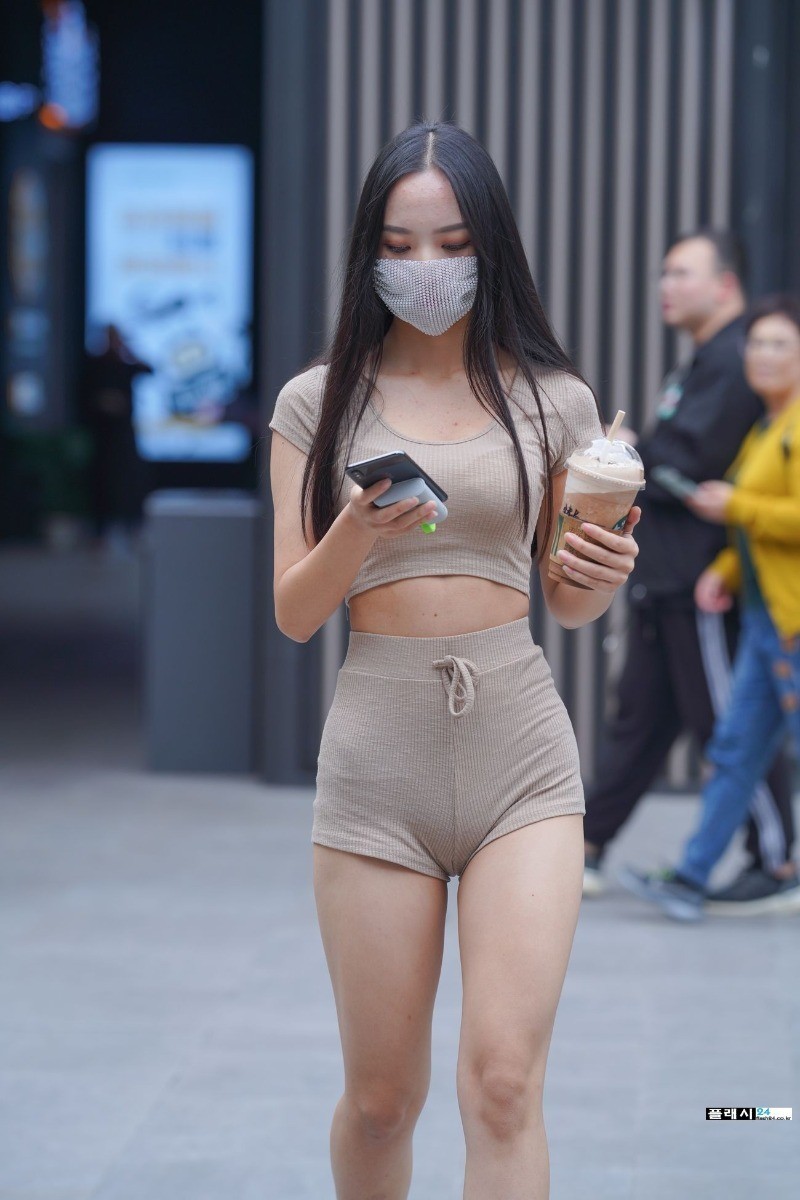 오늘의 스타벅스 출근녀-3