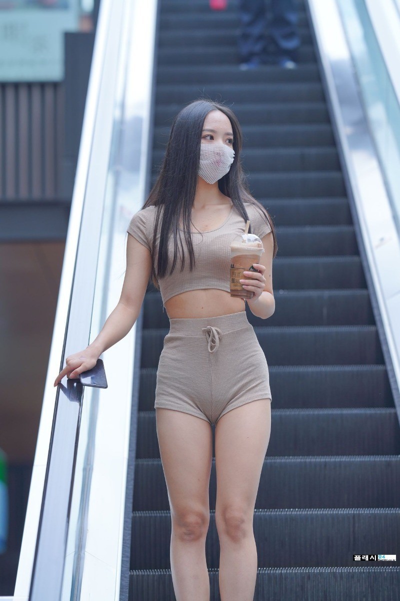 오늘의 스타벅스 출근녀-7